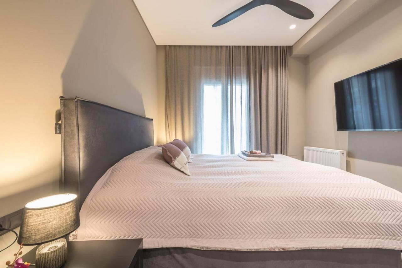 Ionia Luxury Suites B Athena Bagian luar foto